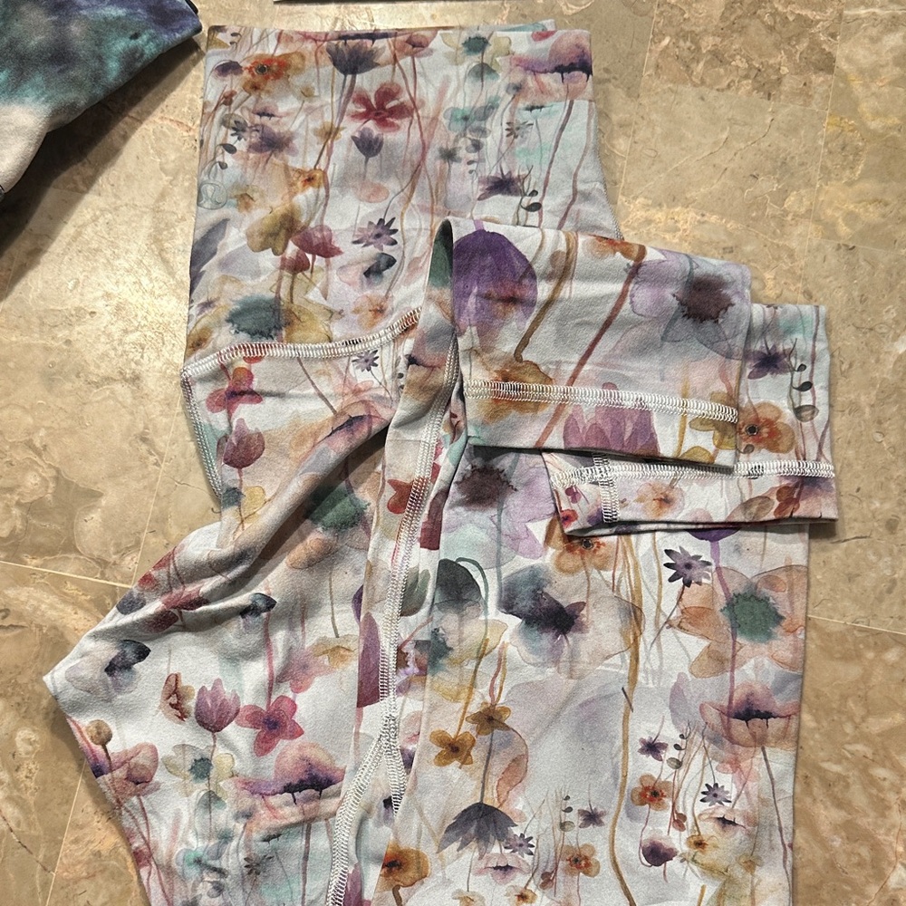 Lululemon Floral Patterned Leggings size 6